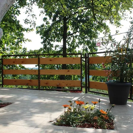 Marley Kuca Za Odmor